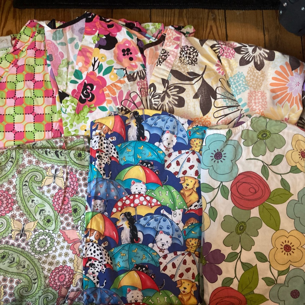SCRUB TOPS